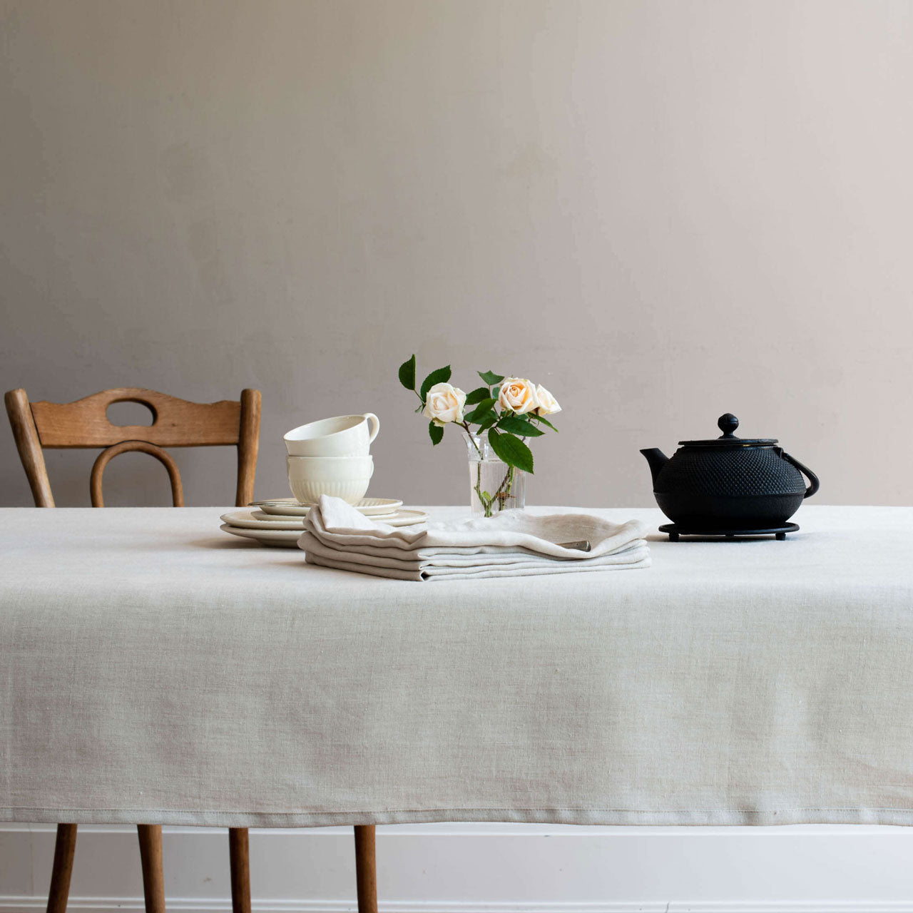 table linen natural, stoneware white and black tea pot